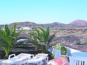 Apartments Reyes EG: Terrace and garden